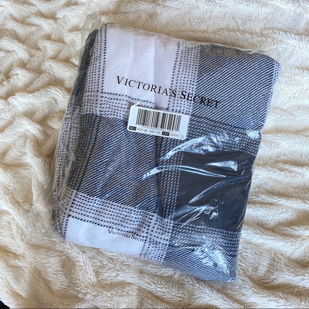 New! Victorias Secret Soft Throw Blanket